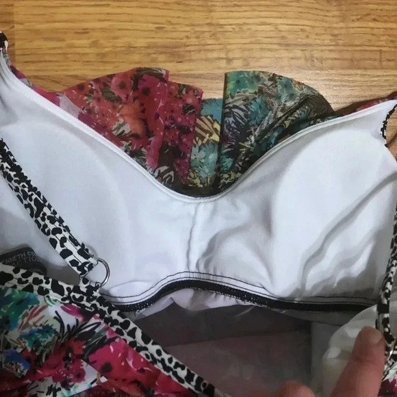 Kenneth Cole Reaction Swimsuit 2 Pc Size Small - Picture 12 of 12